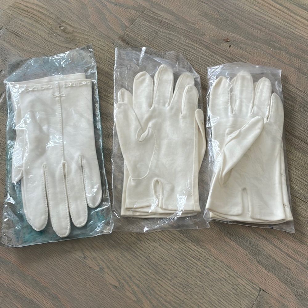 Vintgae Gloves-1920 Made in Italy  New in packages  3 pair